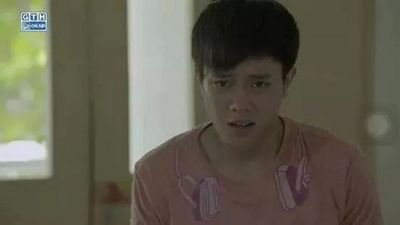 ฝากความยินดีกับคนของเธอ บอกเขาให้เขาได้ฟังฉันขอเป็นฝ่ายหลีกทางได้ไหม                                              ้