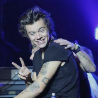 GO follow @DerbyWithNiall_ because she's awesome and if you took the time to read this then you should follow her then! :)
