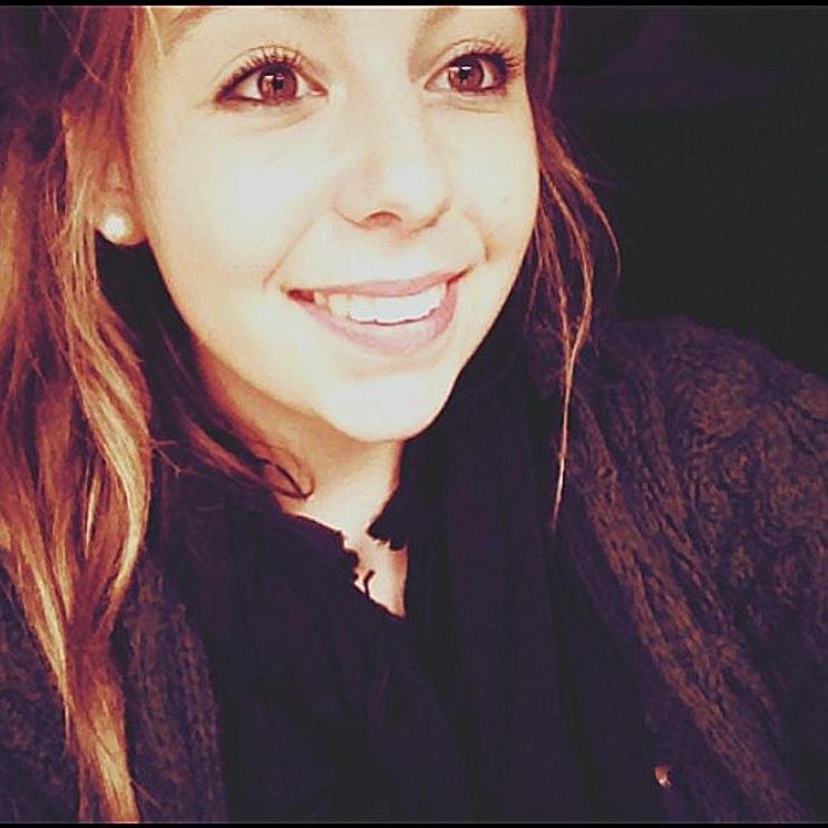 Chloé, 15 ans ! Aller abonne toi, je mords pas !