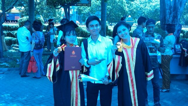 DevyChrist's profile picture. ..Graduate from Polytechnic UBAYA..
..Chocolate and Ice Cream Lovers..
..My hobbies are reading, singing, listening music, and watching movies..