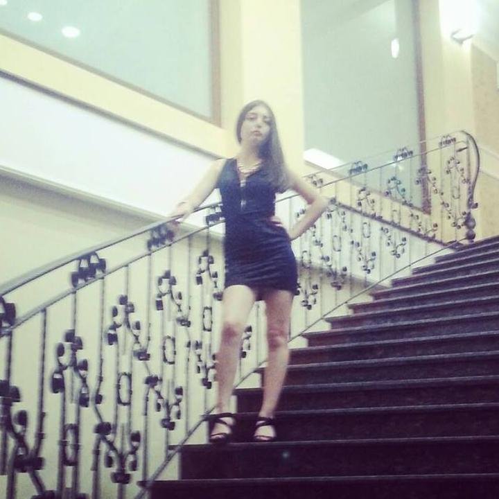 Hey , I'm Nini , I Love Sing And music ... follows unfollows will return :)