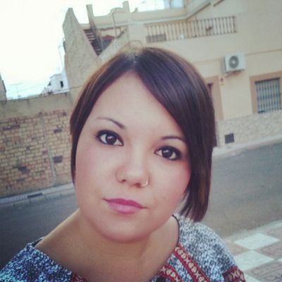 18 primaveras.              Siempre sonriente :)                    Instagram: albiiita5