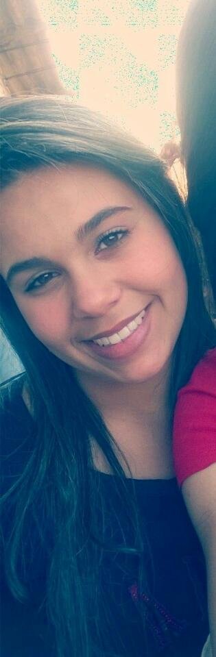 A gαrotiinhα imperfeitα,
αqeelα qeê chorα de dor,
αqeelα qeê ja sofreu poor αmor,
αqeelα qe sαbe se αrrepender