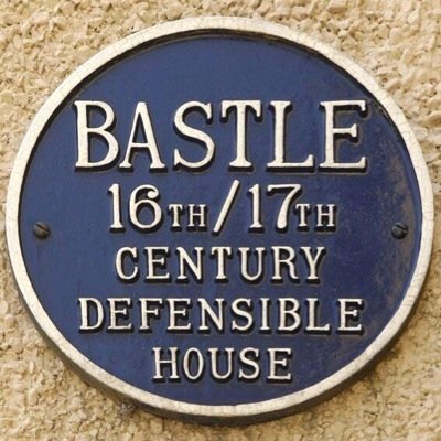 16th century, Grade II listed Bastle house now restored to 21st century living. Located in a quiet,Northumberland village, ideal for Hadrian's Wall. Sleeps 4