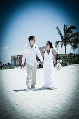 Founder of DPL Decorating. Love my little family, married in Mexico, up the saints!