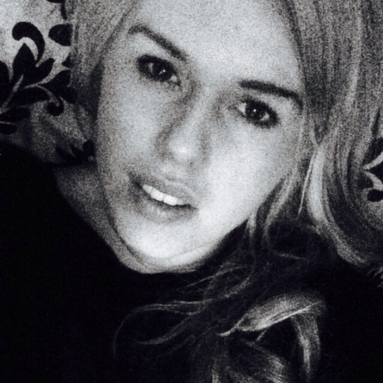 'AFakeSmileCanHideABillionTears'“I may not be the prettiest, smartest or strongest, but at least I'm me. I don't pretend to be someone that I'm not meant to be”