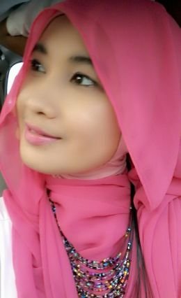 dewioktaviana12's profile picture. 