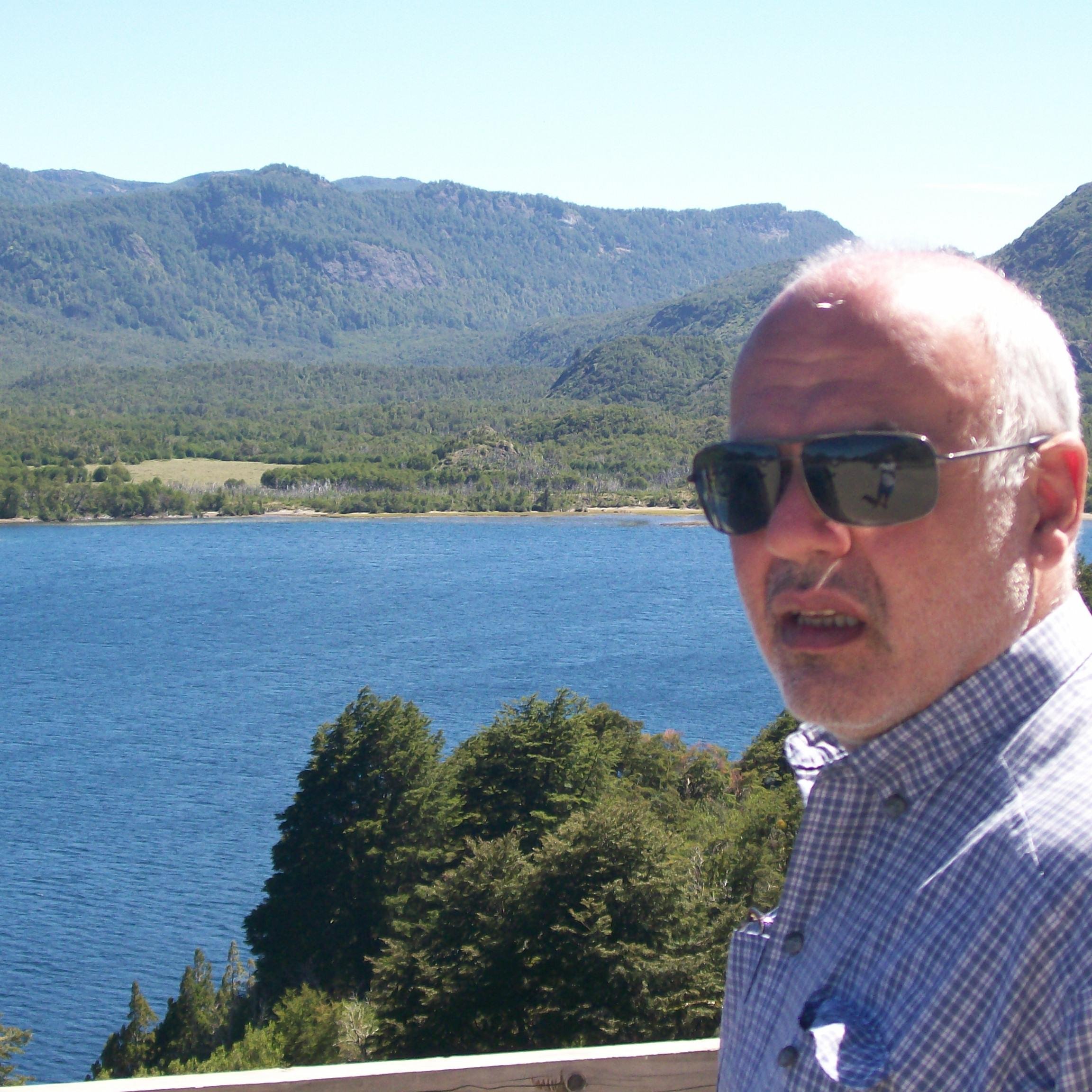 No escojas solo un parte, tomame como doy, entero y tal como soy, no vayas a equivocarte. Ingeniero Químico. Astrónomo aficionado. Medio platense medio Neuquino