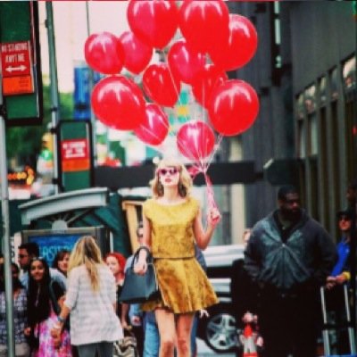 Im a looser who only has this account to stalk Taylor!