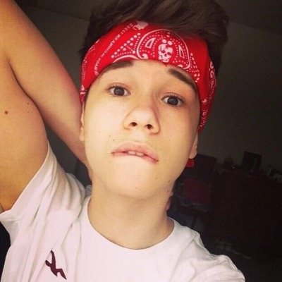 congrats on your free follow! Go follow @taywickham !!