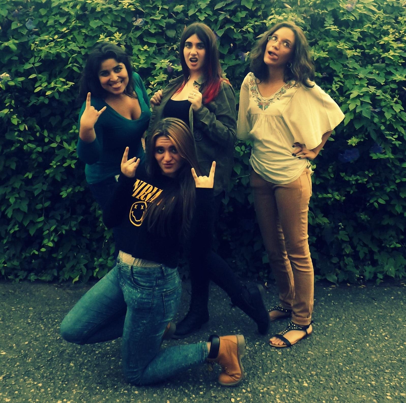 @Andrax28 @LuciaMaraver98 @olaia0508 @maribelskies