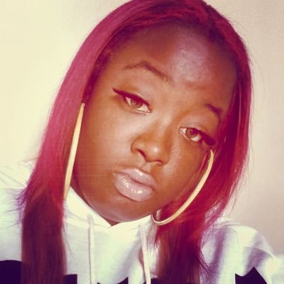 hey im pink ✋ im 18  cute & taken .. im a senior  i got a story