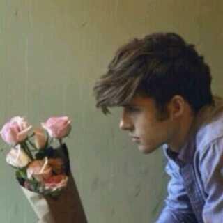 ‏‏ ‏أبي آشتقت إليك بحجم استحالة عودتك للحياة..♡