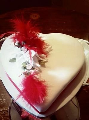 Based in Eastbourne, I provide quality affordable cakes for any occasion