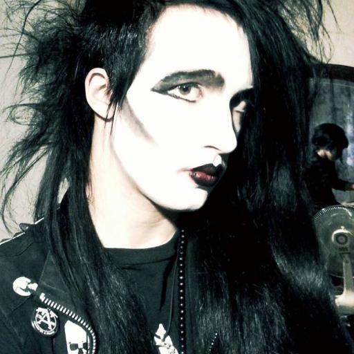 Skiethrunner's profile picture. Goth, Lover of all things macabre and different.