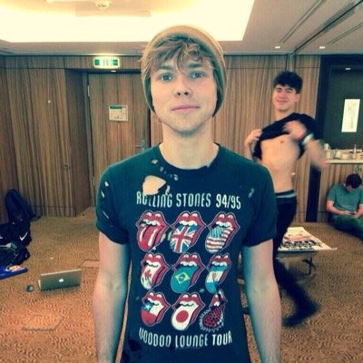 Hi gorgeous, go follow @lukewarmmuke please! they follow back!
