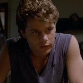 BiIIyTepper's profile picture. Four parts 100 proof Vodka. Two parts Peppermint Schnapps for that mouthwash flavor and one part Crème de Menthe to make it green. [Toy Soldiers RP]