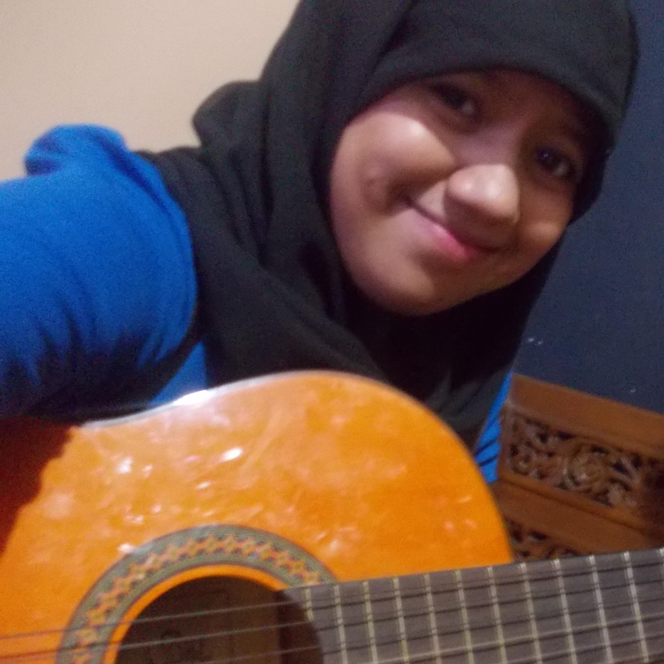 Assalamualaikum.
i'm on :
~fb : iiffaifa
~ig : iffa.sese
~line : ifaa sese

Wassalam .
