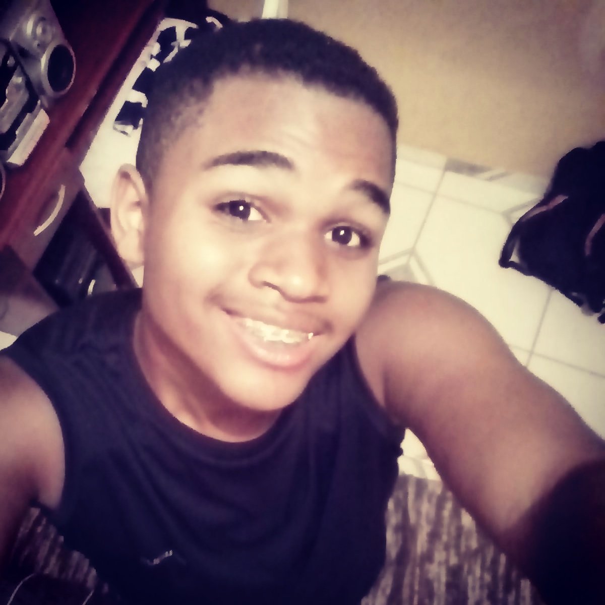 Srmarcosbruno's profile picture. I'm brazilian .. I love sing ... I'm happy ... :3 whatasapp : 986779265