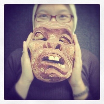 'roemah kajoemanis' | @bincangedukasi - bdg | @YPLANbdg | @simpulinstitute | loves teaching. piano. blogging. cooking. knitting. crocheting. coffee. batik.
