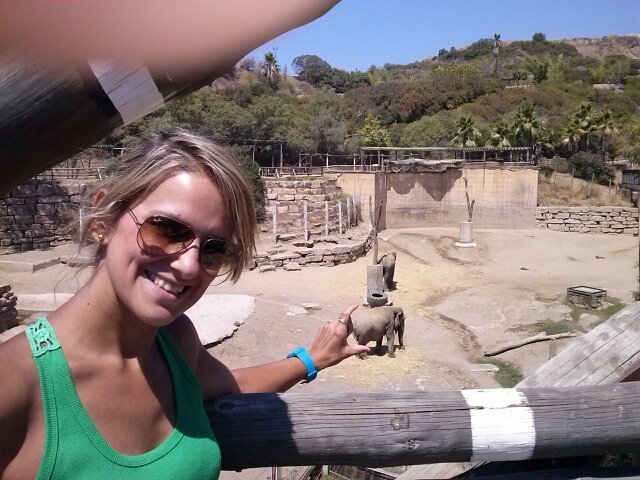 chica de El Bosque,con mi perrita Luna jeje