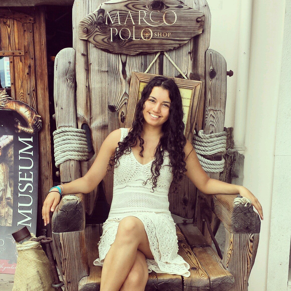 Law & Accounting Graduate. Lawyer. Violin, Dance, Books, Nature, Vegetarian, Travel, Fashion ♡