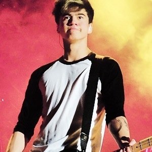 Hello this is a free follow so PLEASE GO FOLLOW @5sosassislife i will follow back on that account and if you follow already then thank you and ily :):):)