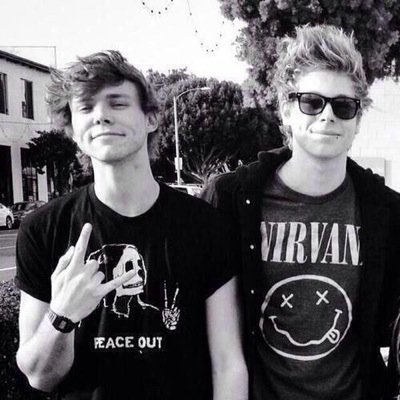 @fxckmehemmingsx gave u a free follow, so go and follow her