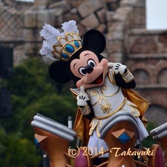 Disney大好きな48歳の男性です。共通年パスを持って舞浜に通っていました。東京から広島県に引越て、パークから遠くなってしまいましたが通うおうと画策中です。 パークではショーをメインに過ごしています。愛機のNikon D7100で撮影した写真もアップしています。