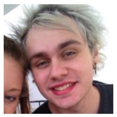 @ARCTICLIFFXRDS just gave you this free follow cos she thinks you're cute so go follow her and ask for a follow back