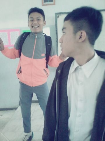 irfansuryadii's profile picture. Aku hanya terlahir dari se'orang keluarga yg mengajarkanku cara bertahan hidup dari hari ini untuk hari esok o:)