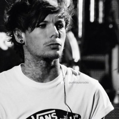 Hi, I'm Louis. I'm obsessed with tattoos and hopelessly in love with my fiancé @flowerchild_haz and my little girl Mia. They're my world. :)