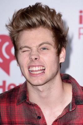 Pls do follow @5sosxrad  :) x