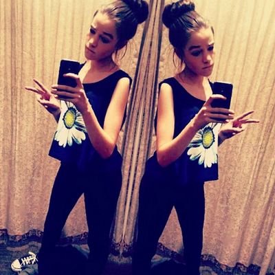 instagram: jessica_chrisomallos , BMTH , wears converse , surfer girl ✌🏼