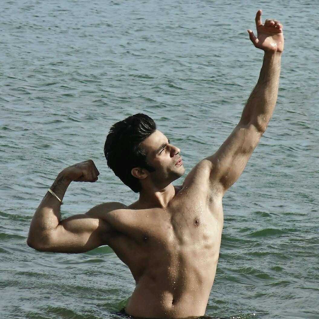 Aesthetic bodybuilding, workouts, diet tips, losing weight, gaining muscle.