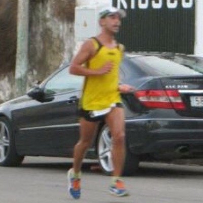 Ingeniero Ténico Idustrial Esp. Mecánica. Triatleta y por supuesto, el 9 del Trocadero !!