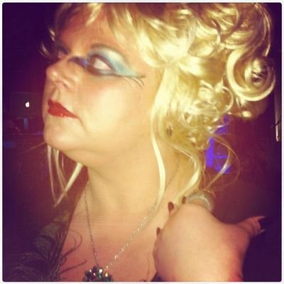 I love all things steampunk, si-fi, paranormal, comedy, art, costumes, music, Big Brother, PBR, IndyCar & Formula 1.