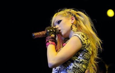 I'm Big fun of Avril Lavigne. I'll keep supporting har. stay strong.