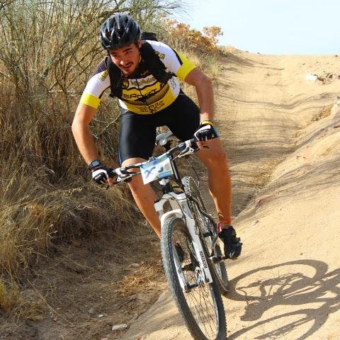 Arquitecto Técnico de profesión y Deportista de corazón. Además de  entrenador de triatlón y ciclismo