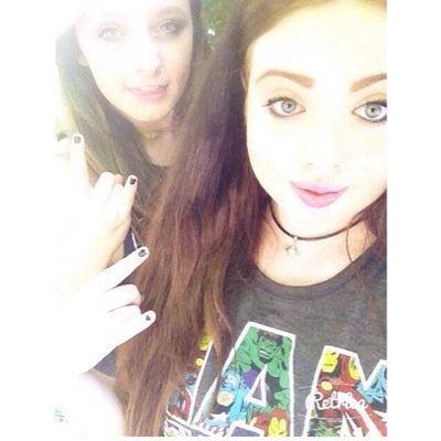 sarah&caitlins twitter account