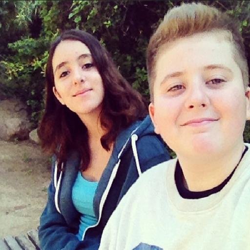 Youtubers:3 [Alex y Eva] Siguenos en Twitter y Subscribete a nuestro canal de YouTube! Challenges,Tags,Vlogs... ¿Por qué no les echas un vistazo? ;)