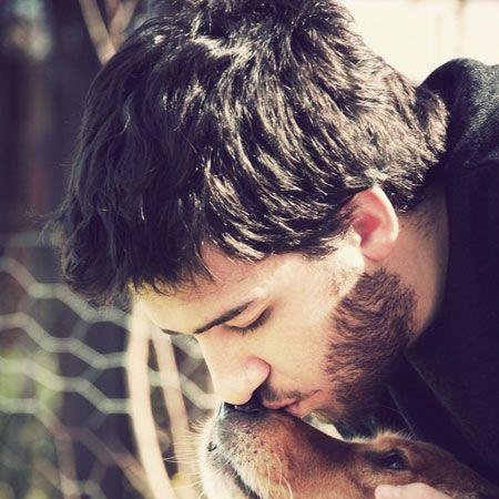 fotogrāfs, topošais žurnālists, dzīvnieku mīlis            // photographer, journalist, pet lover