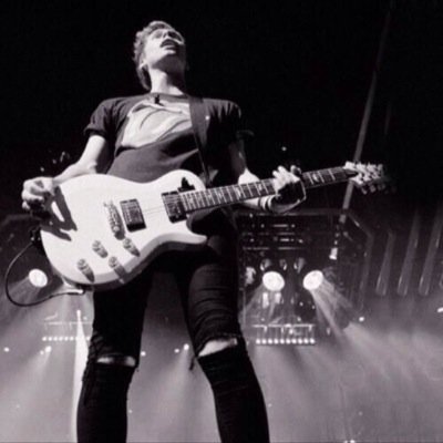i gave you a free follow so go follow @elizamoss9 ❤️ Luke will follow you soon❤️