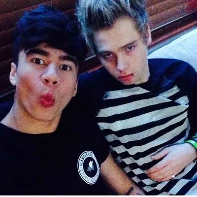 If 5/4 is following you, please dm me. x And pls RT https://t.co/YQcUMvJA0o