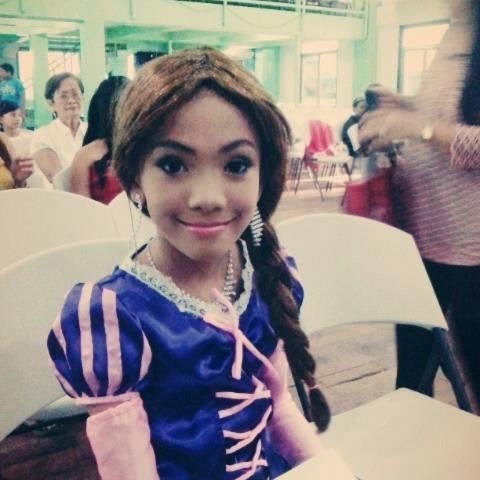 Im 10 and im a weird and crazy girl so be careful and im also good at sports and arts.im a #Hashtag fan and a fangirl of Minecraft and SSG.YoUtube rocks!!!!!!!