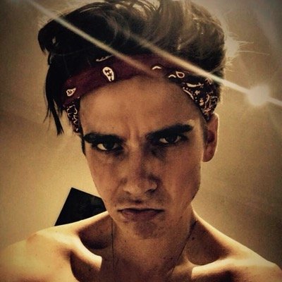 free follow from @vampsandsuggs