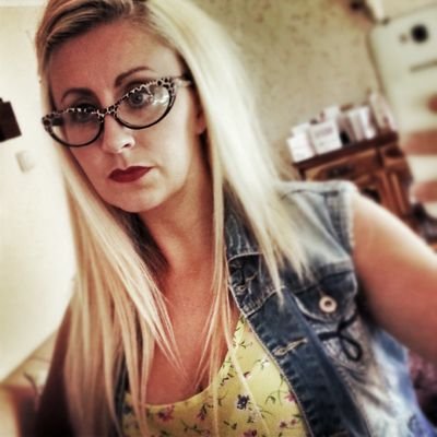 lindsaystebb's profile picture. Bitterer than most. Picky as shit. Selective as fuck.