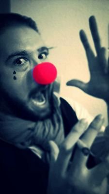 ME RIO DE TI Y YO SOY EL PAYASO