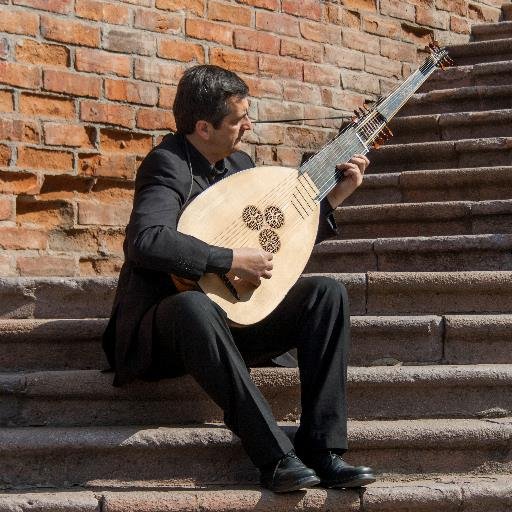 Músico tiorbista y laudista, Director del Conjunto Música Antigua Les Carillons y Coro Madrigalista USACH, Académico USACH y Facultad de Artes U. de Chile