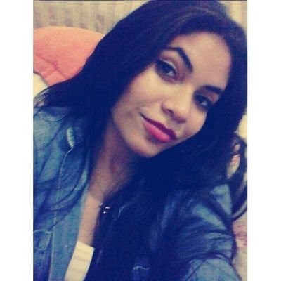 facebook: laura.gatona  istagram:@laura_balbino cantora obs:não profissional ks